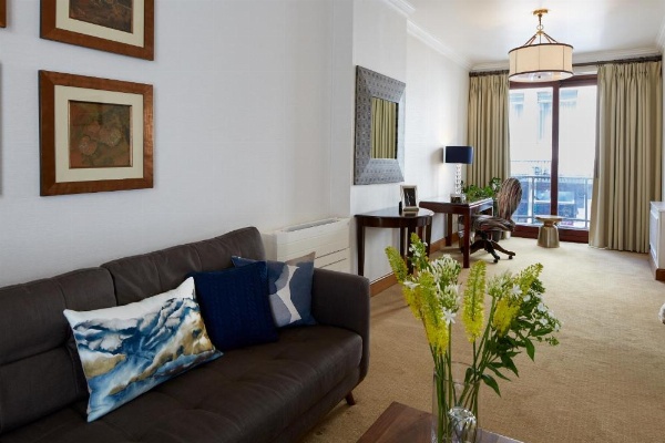 Cheval Knightsbridge image 9